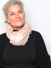 Scarf with pink glitter